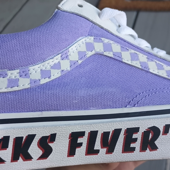 Vans - Picture 9 of 16